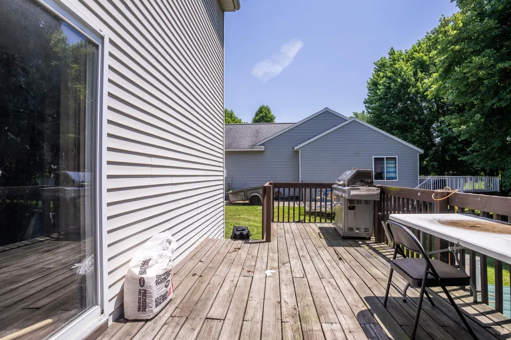 2678 Cotherstone Drive SW Wyoming City MI 49418
