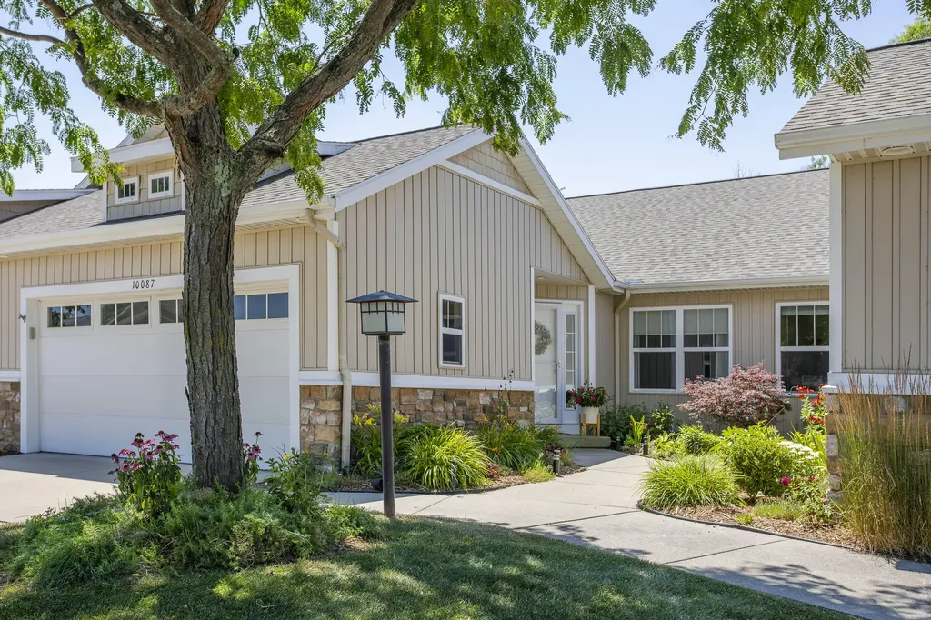 10087 S Crossroad Circle SE Caledonia Township MI 49316