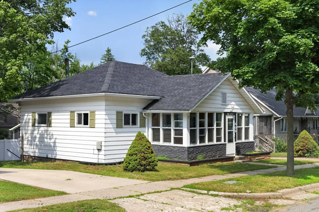 408 W Orange Street W Greenville City MI 48838