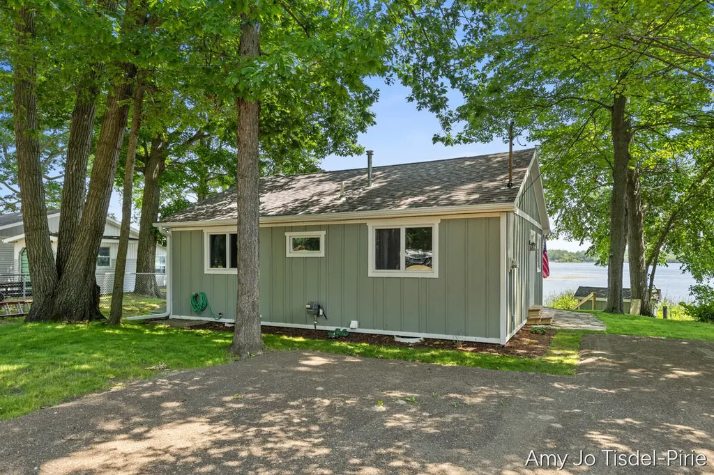 1760 S Colonel Point Drive Crystal Township MI 48818