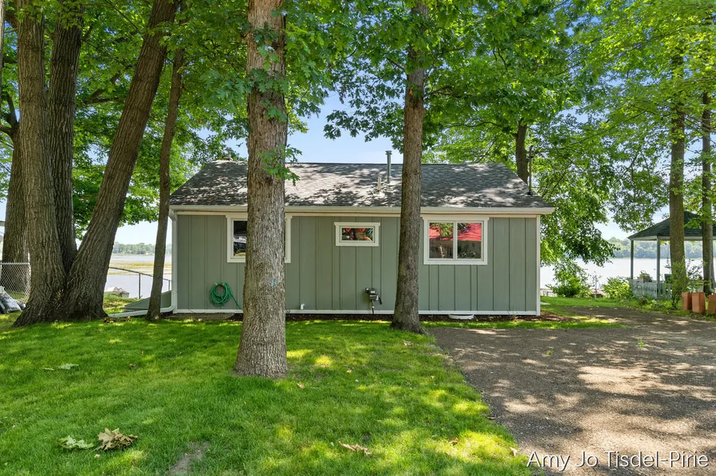 1760 S Colonel Point Drive Crystal Township MI 48818