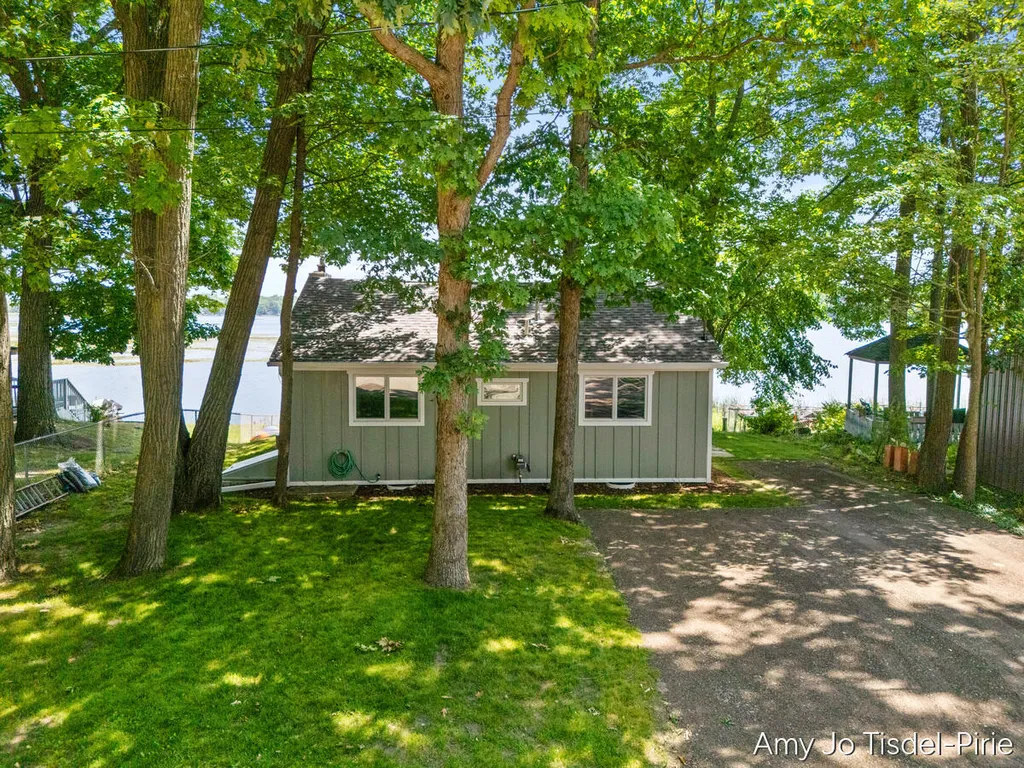1760 S Colonel Point Drive Crystal Township MI 48818