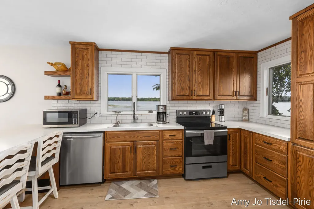 1760 S Colonel Point Drive Crystal Township MI 48818