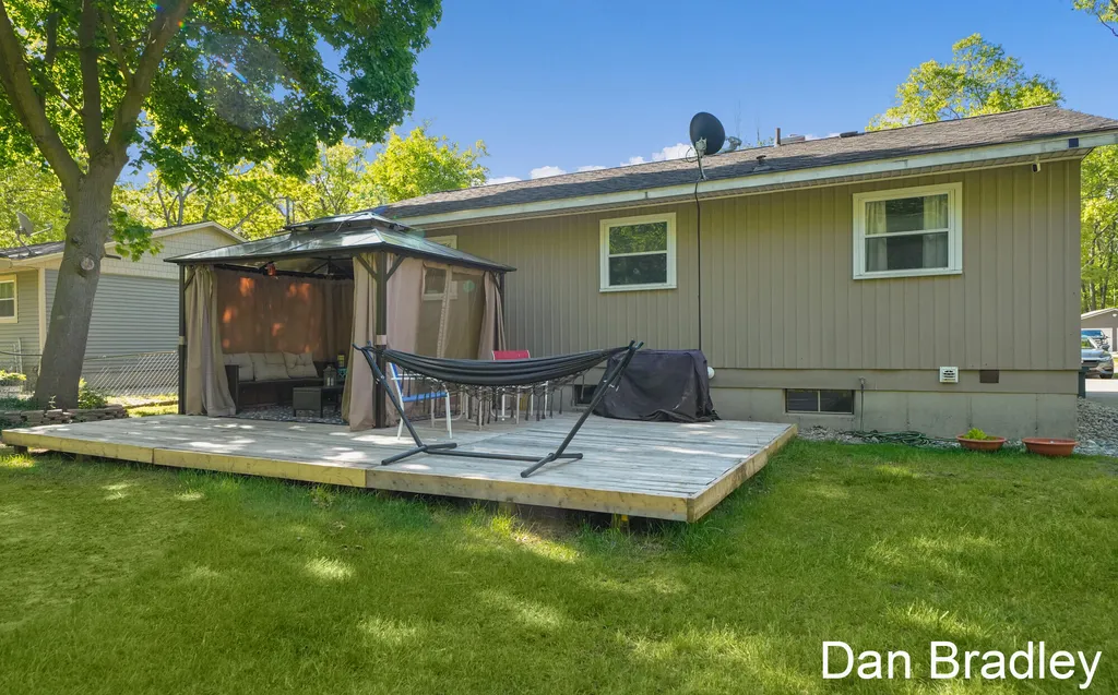 2506 James Avenue Muskegon Charter Township MI 49442