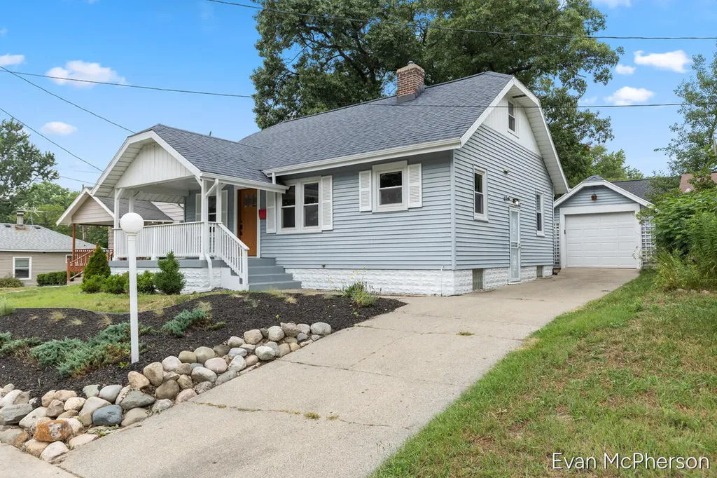 1523 Boston Street SE Grand Rapids City MI 49507