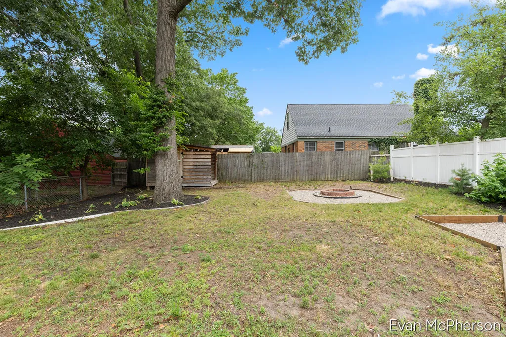 1523 Boston Street SE Grand Rapids City MI 49507