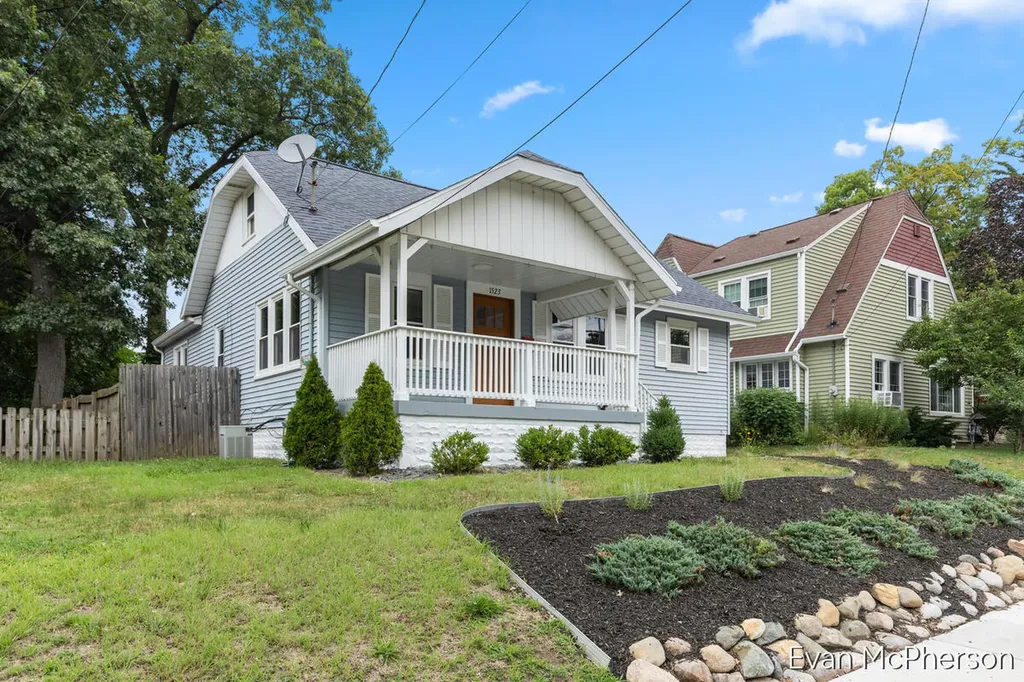 1523 Boston Street SE Grand Rapids City MI 49507