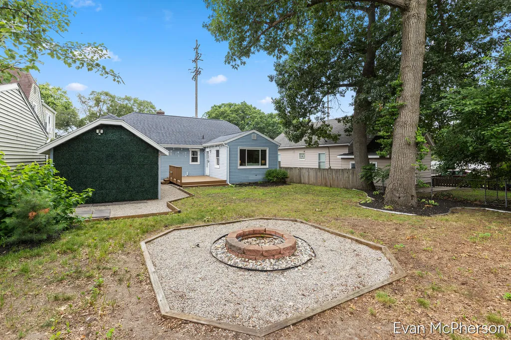 1523 Boston Street SE Grand Rapids City MI 49507