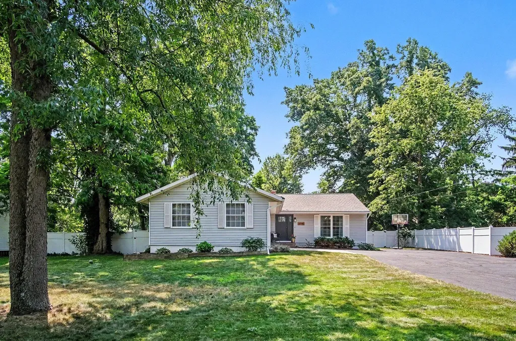 6146 Burton Street SE Cascade Charter Township MI 49546