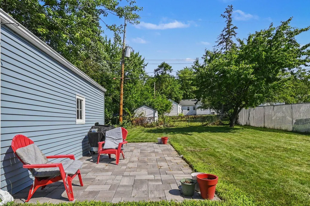 533 N Dexter Drive Lansing City MI 48910