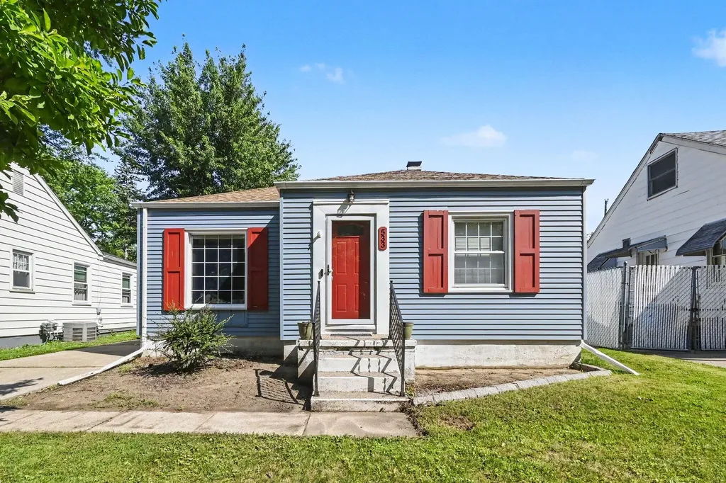 533 N Dexter Drive Lansing City MI 48910