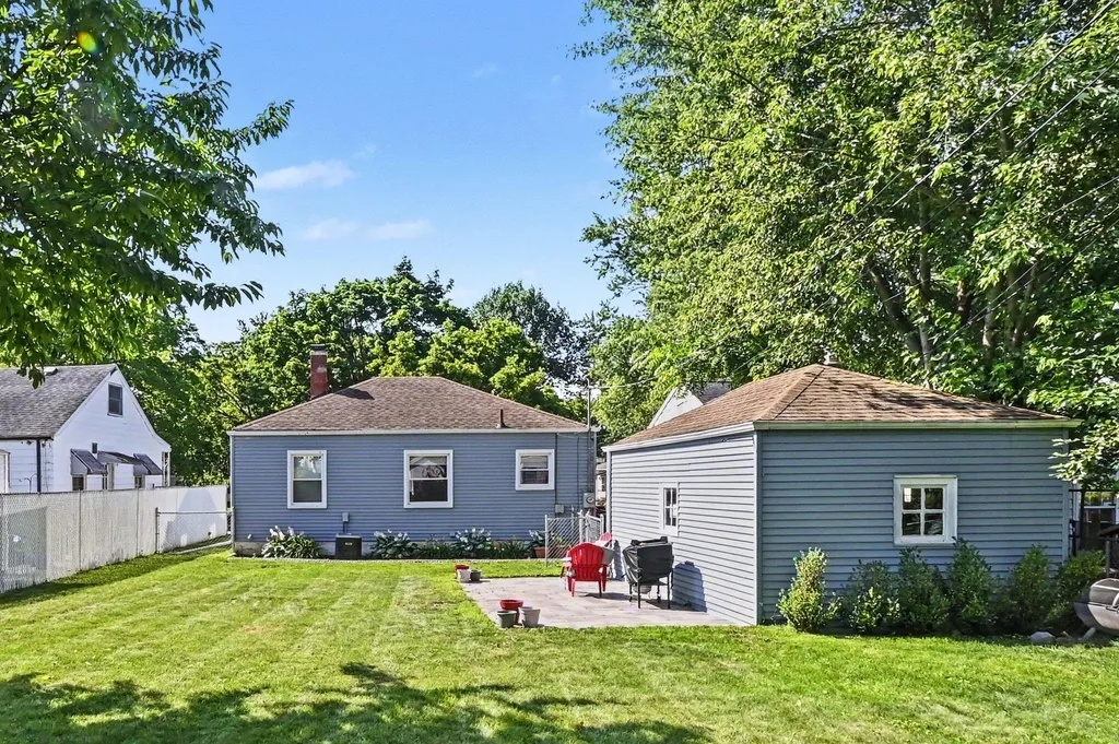 533 N Dexter Drive Lansing City MI 48910
