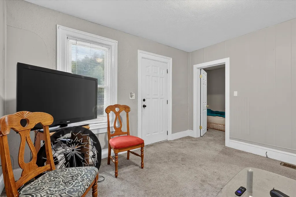129 Palmer Street NE Grand Rapids City MI 49505