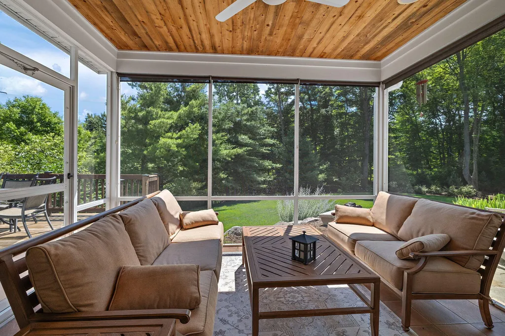 4710 N Catamount Trail NE Grand Rapids Charter Township MI 49301