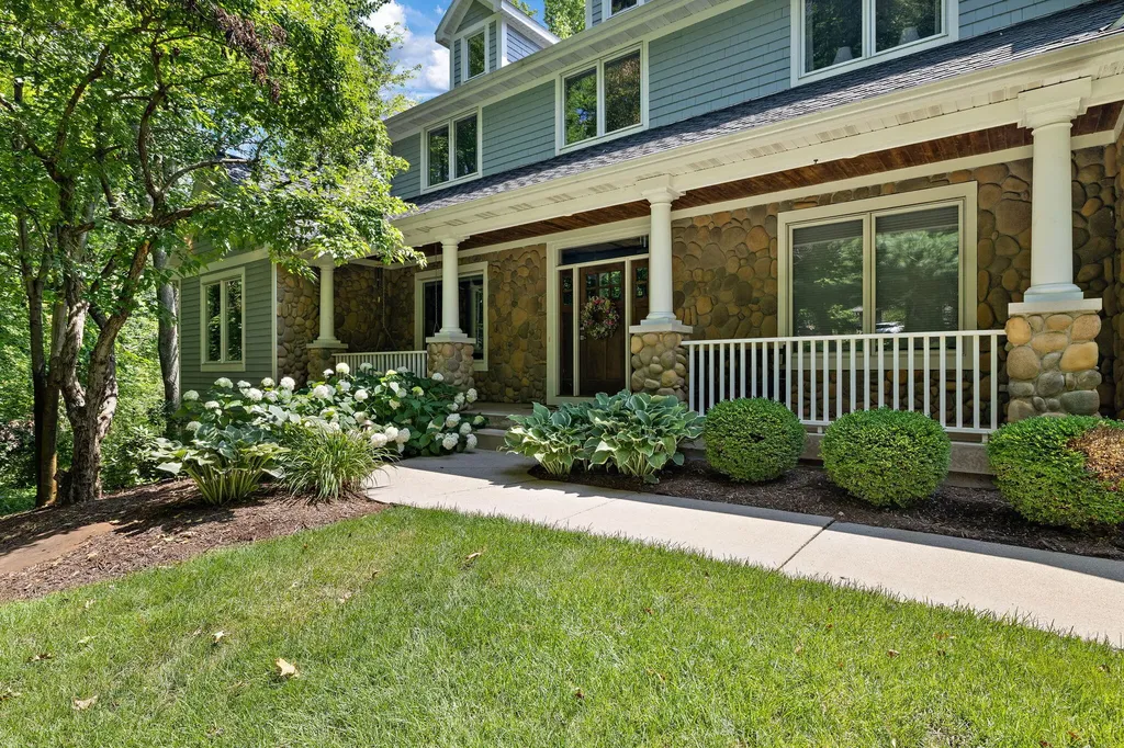 4710 N Catamount Trail NE Grand Rapids Charter Township MI 49301
