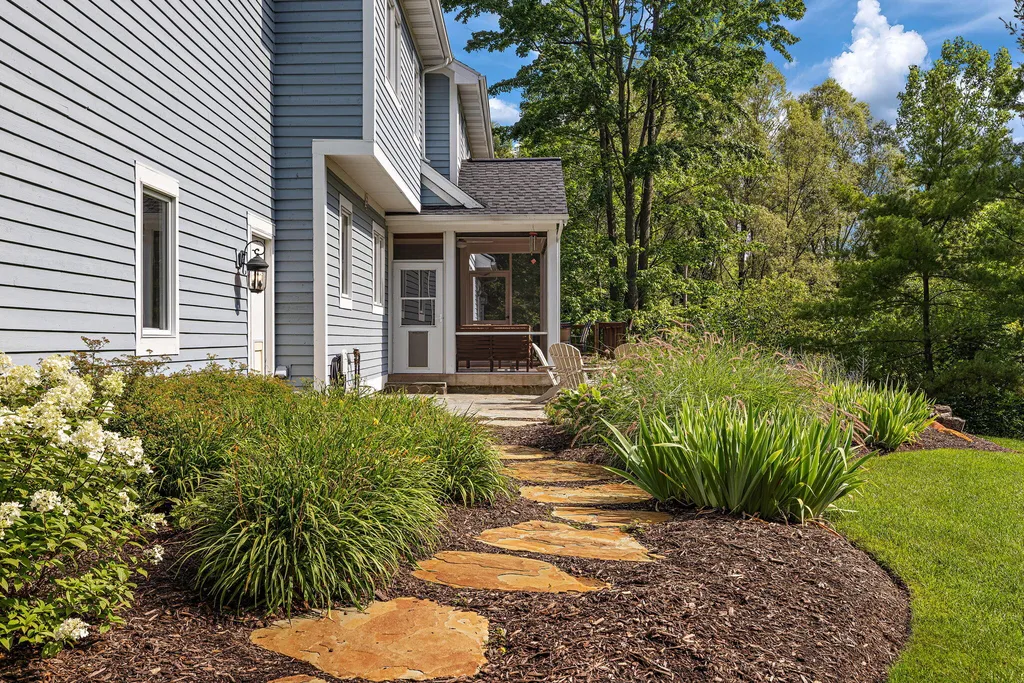 4710 N Catamount Trail NE Grand Rapids Charter Township MI 49301