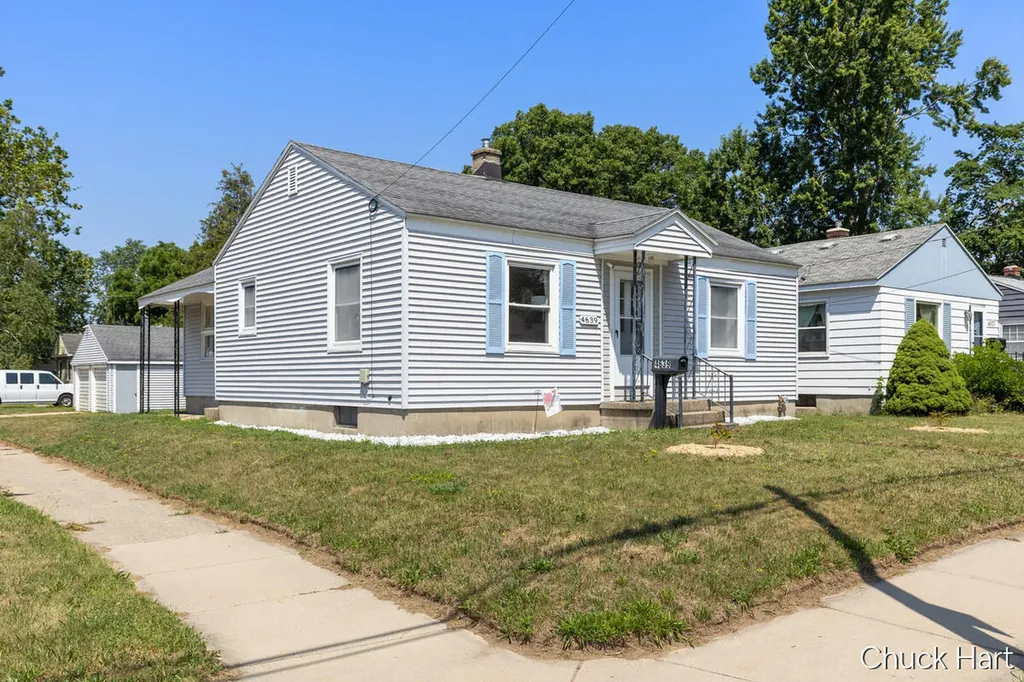 4639 Walton Avenue SW Wyoming City MI 49548