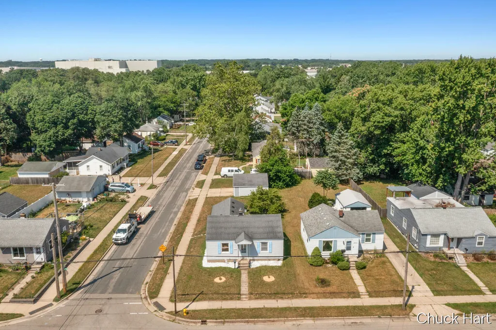 4639 Walton Avenue SW Wyoming City MI 49548
