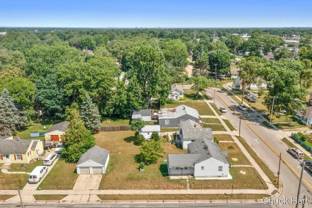 4639 Walton Avenue SW Wyoming City MI 49548