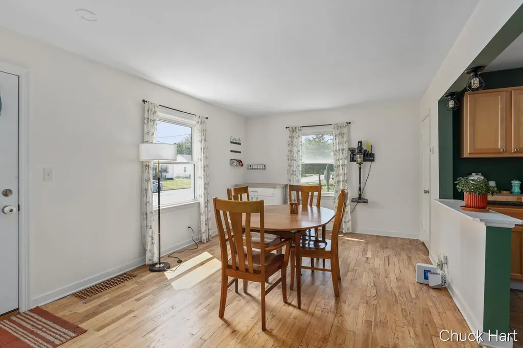 4639 Walton Avenue SW Wyoming City MI 49548