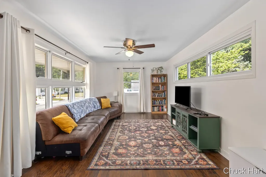 4639 Walton Avenue SW Wyoming City MI 49548
