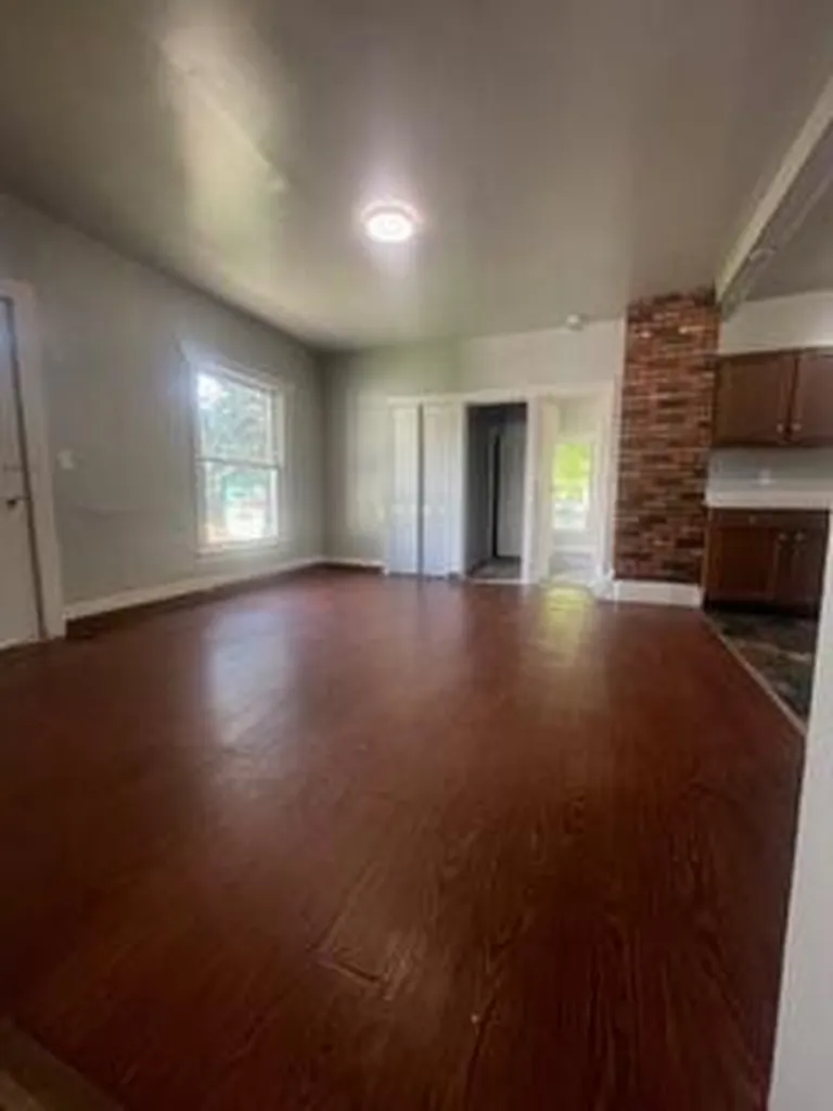 1513 E Oakland Avenue Lansing City MI 48906