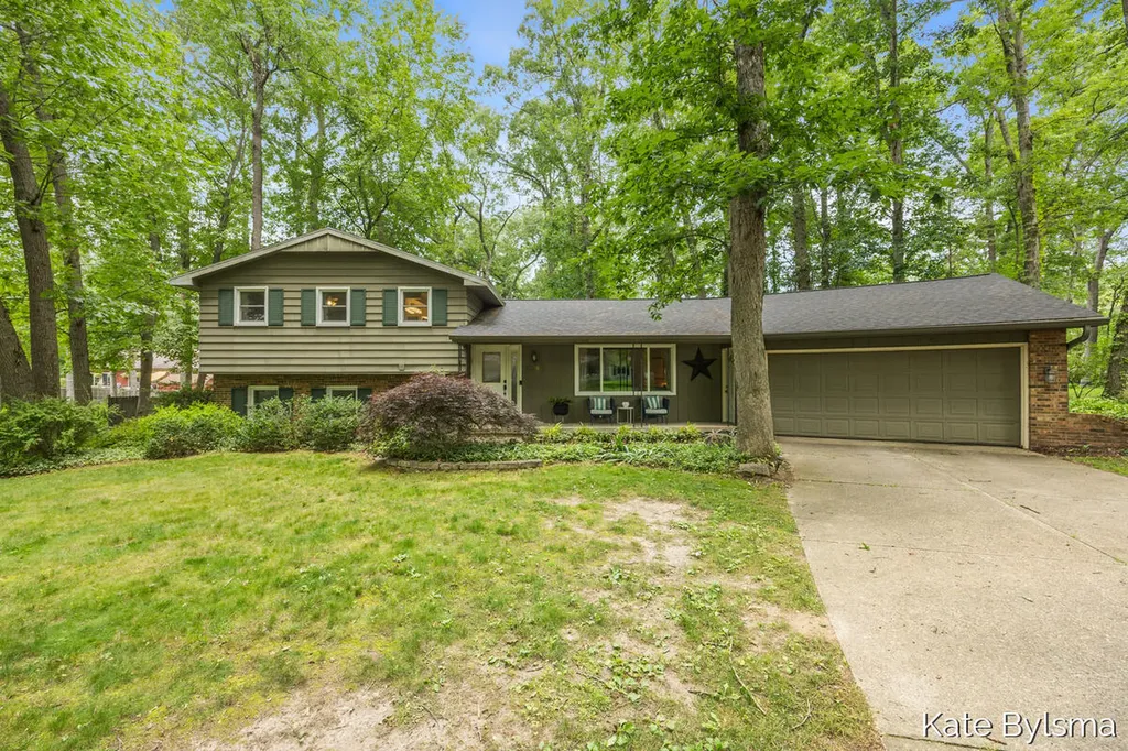 7569 Woodvale Street SE Cascade Charter Township MI 49546