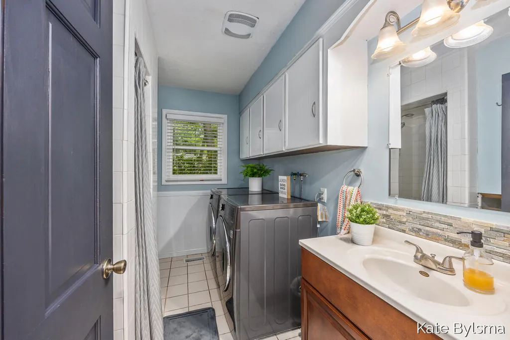 7569 Woodvale Street SE Cascade Charter Township MI 49546