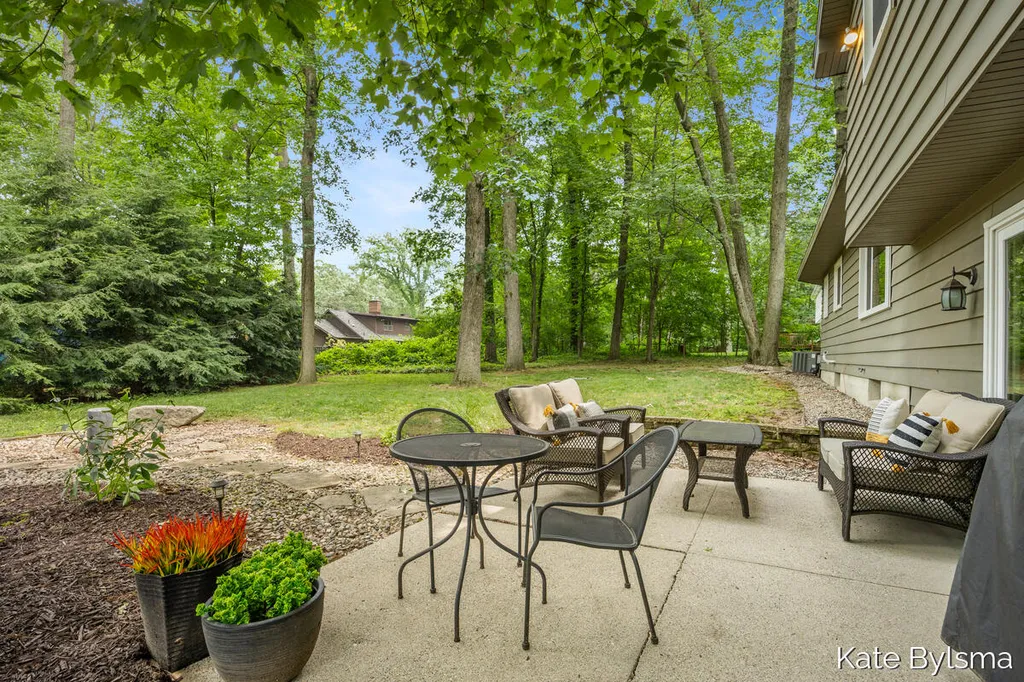 7569 Woodvale Street SE Cascade Charter Township MI 49546