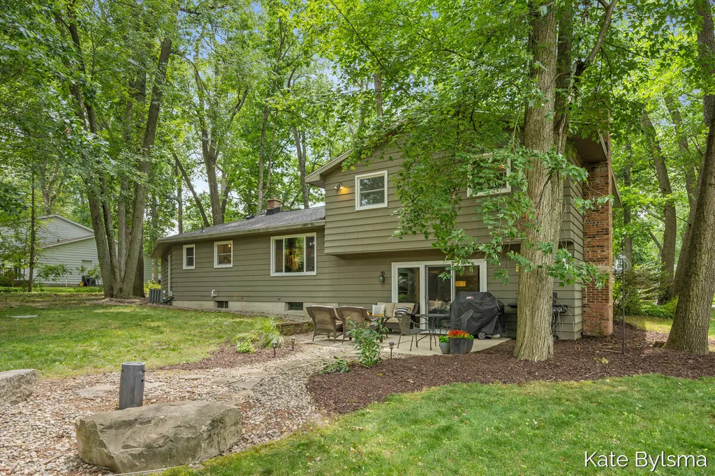 7569 Woodvale Street SE Cascade Charter Township MI 49546