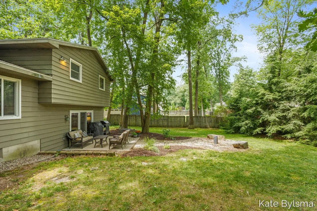 7569 Woodvale Street SE Cascade Charter Township MI 49546