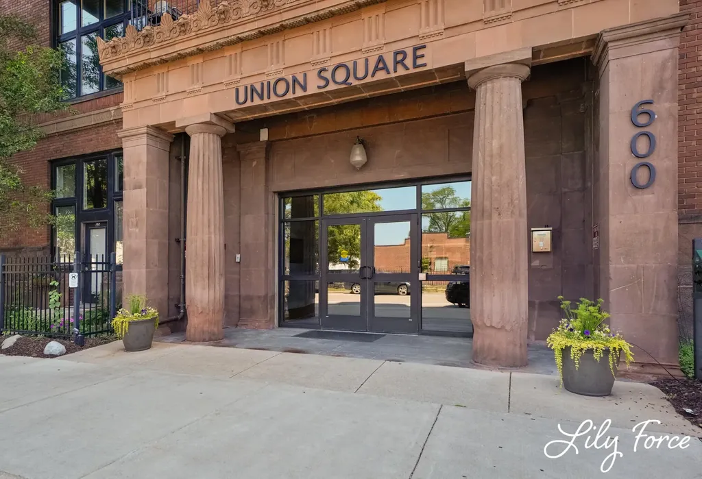 600 Broadway Avenue NW Grand Rapids City MI 49504
