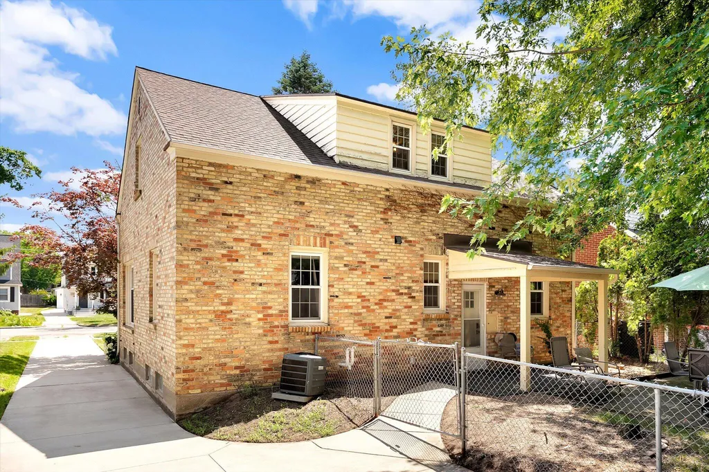2219 College Avenue SE Grand Rapids City MI 49507