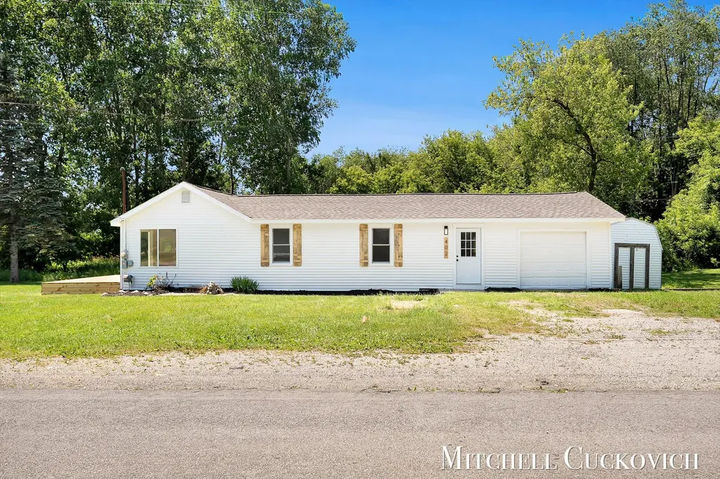 402 W Washington Street Sidney Township MI 48884