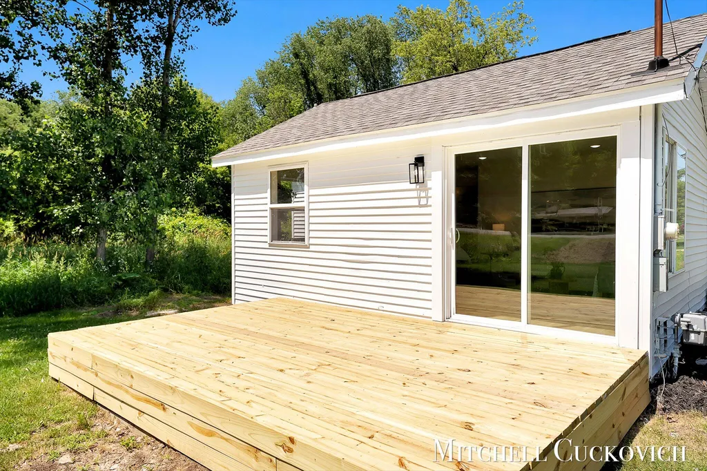 402 W Washington Street Sidney Township MI 48884