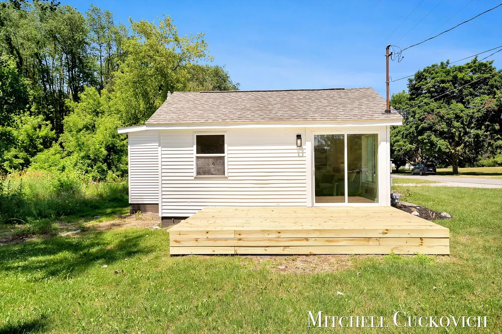 402 W Washington Street Sidney Township MI 48884