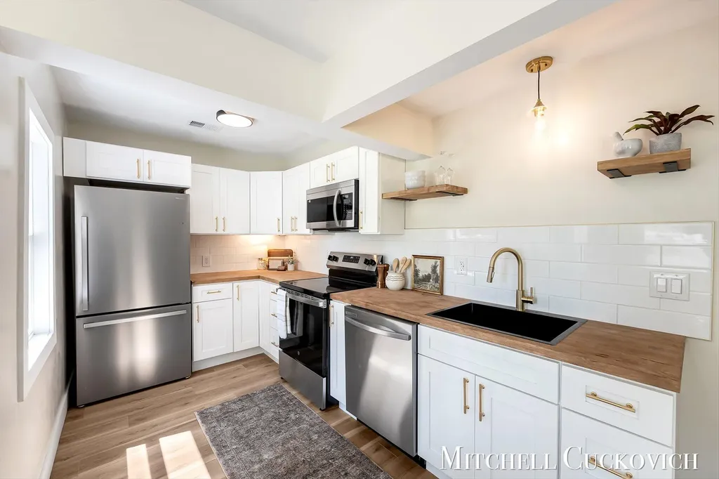 402 W Washington Street Sidney Township MI 48884
