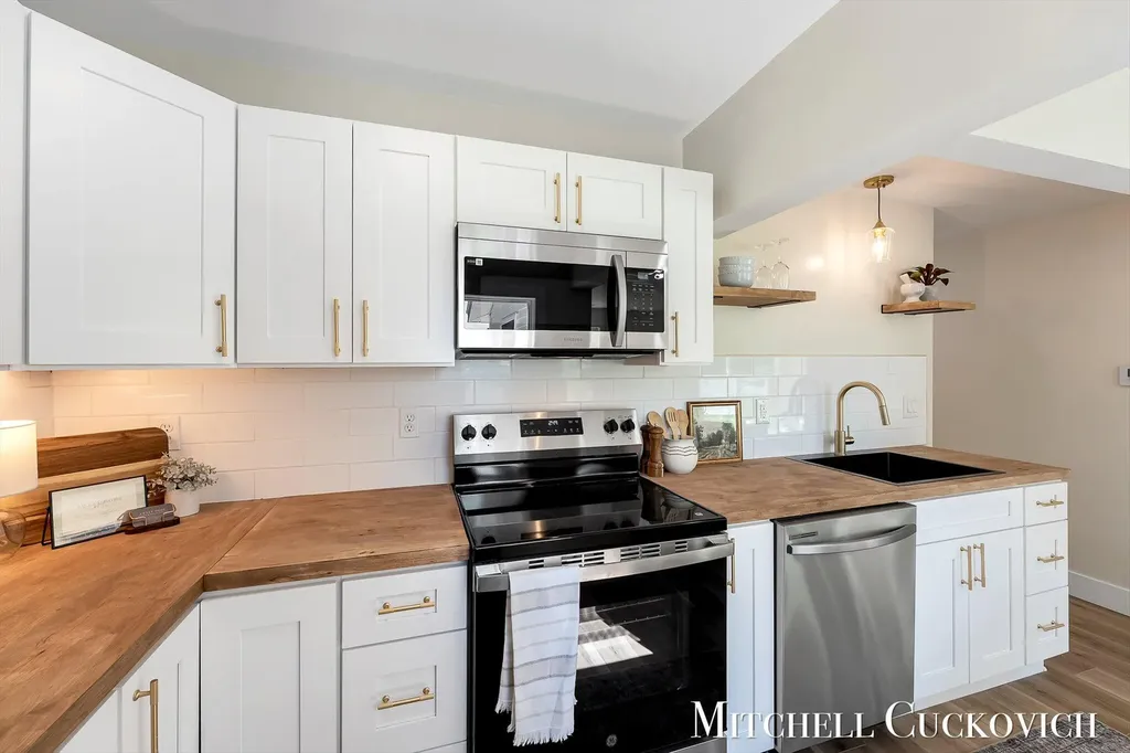 402 W Washington Street Sidney Township MI 48884