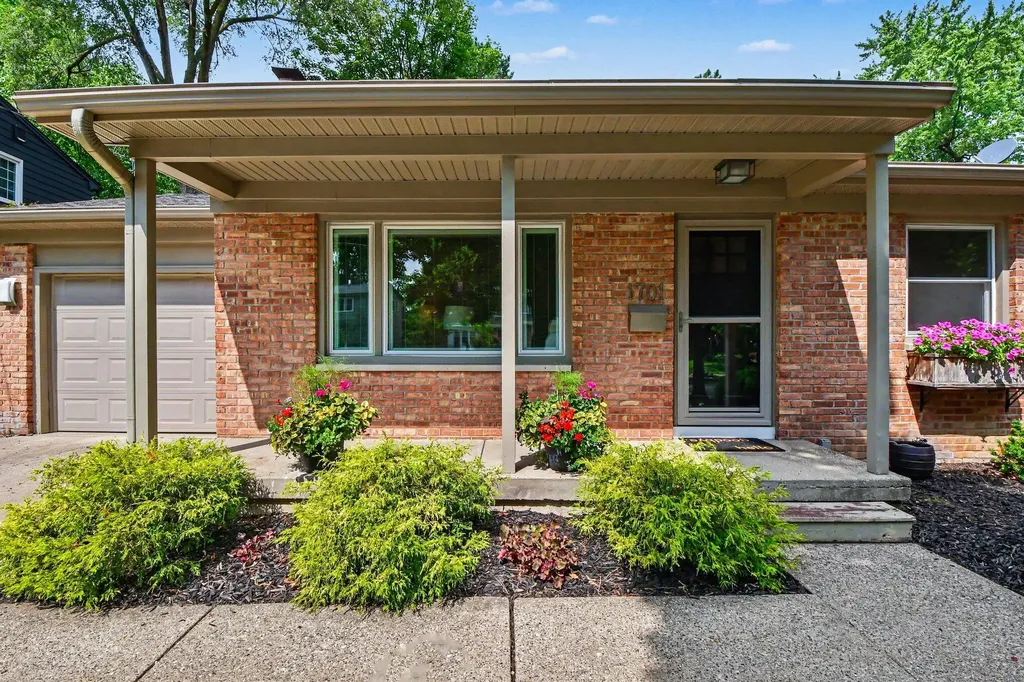 1701 Whitfield Road SE East Grand Rapids City MI 49506