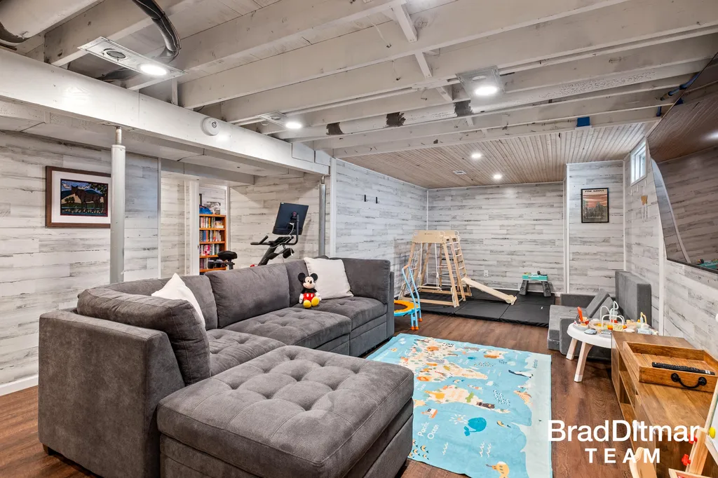 154 Alten Avenue NE Grand Rapids City MI 49503