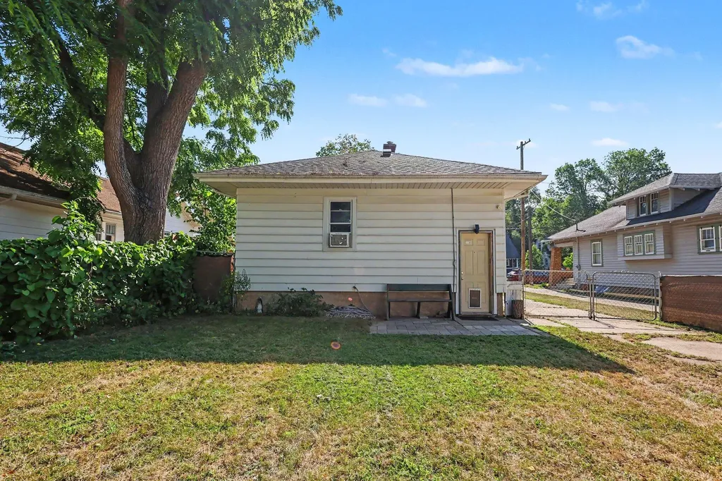 1819 Nelson Avenue SE Grand Rapids City MI 49507