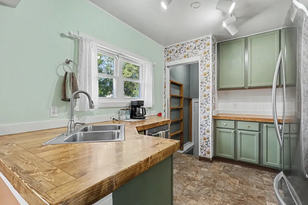 1819 Nelson Avenue SE Grand Rapids City MI 49507