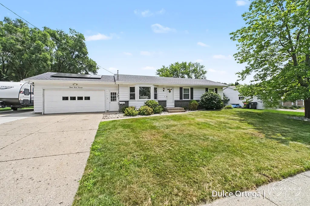 2700 Pohens Avenue NW Walker City MI 49544