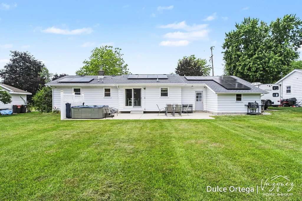 2700 Pohens Avenue NW Walker City MI 49544