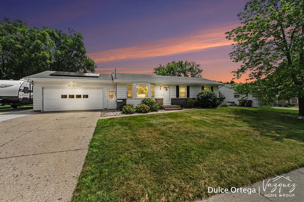 2700 Pohens Avenue NW Walker City MI 49544