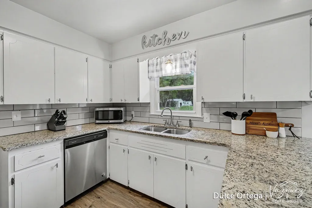 2700 Pohens Avenue NW Walker City MI 49544