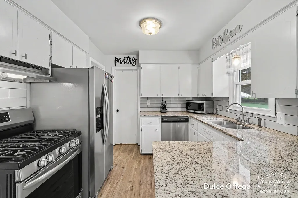 2700 Pohens Avenue NW Walker City MI 49544