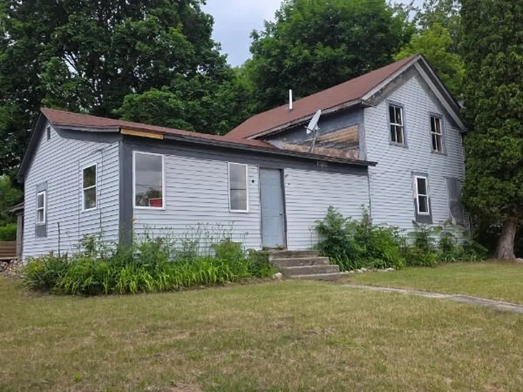 224 S Camburn Street Stanton City MI 48888