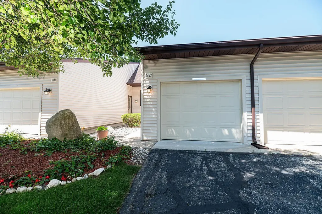 3487 Stonevalley Lane SW Wyoming City MI 49519