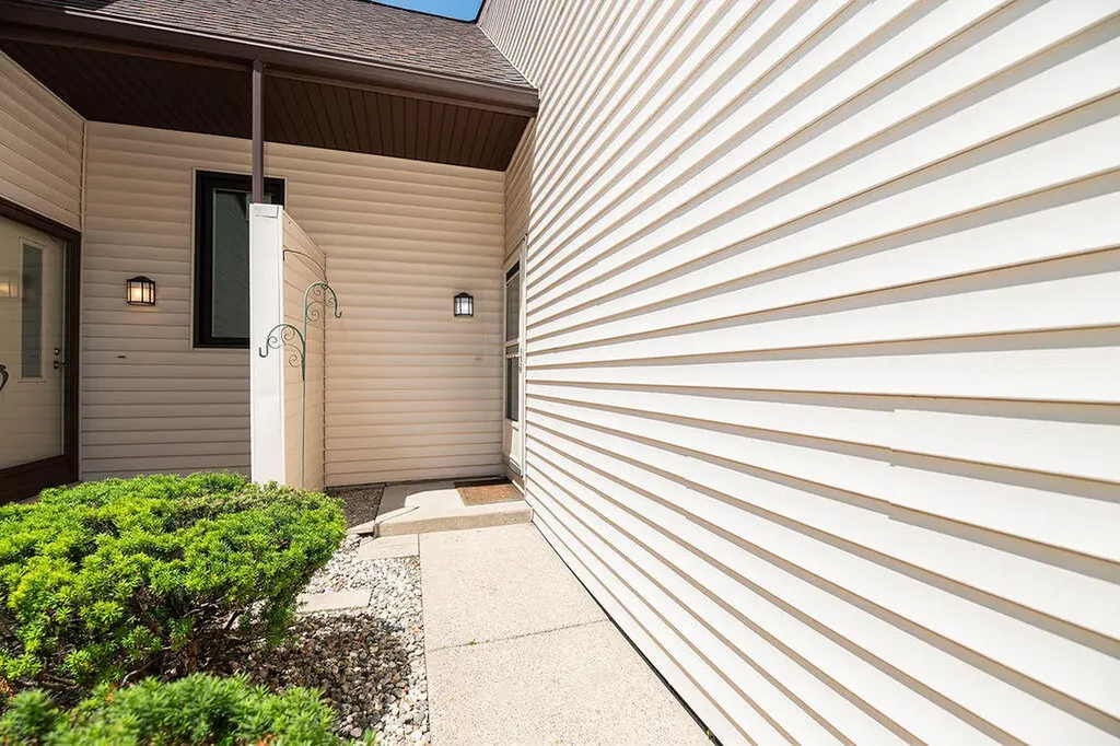 3487 Stonevalley Lane SW Wyoming City MI 49519